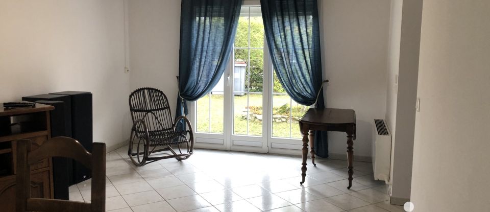 House 5 rooms of 105 m² in Saint-Pierre-lès-Nemours (77140)