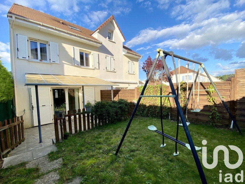 Maison traditionnelle 5 pièces de 85 m² à Savigny-le-Temple (77176)