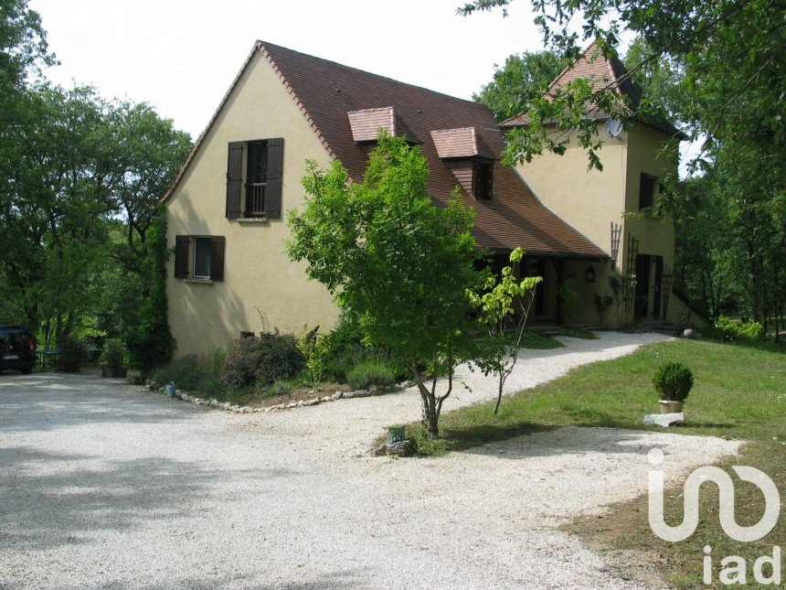 Maison traditionnelle 10 pièces de 355 m² à Payrac (46350)