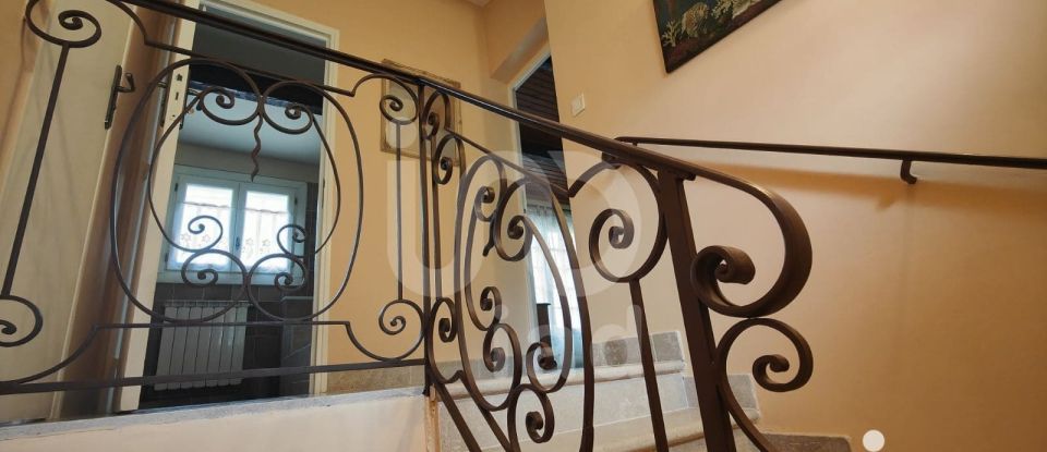 Traditional house 6 rooms of 177 m² in Manduel (30129)