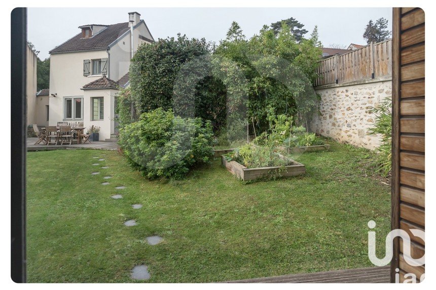 House 6 rooms of 150 m² in Poissy (78300)