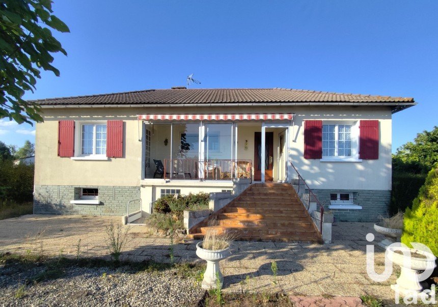 House 5 rooms of 130 m² in La Chapelle-Saint-Laurent (79430)