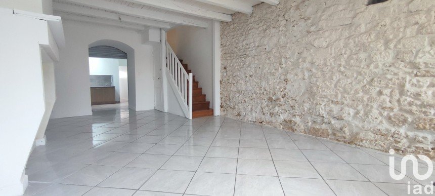 Maison de village 3 pièces de 82 m² à Saint-Vaize (17100)