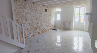 Maison de village 3 pièces de 82 m² à Saint-Vaize (17100)