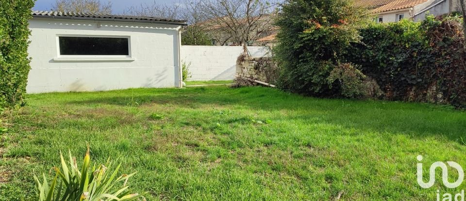 Maison de village 3 pièces de 82 m² à Saint-Vaize (17100)