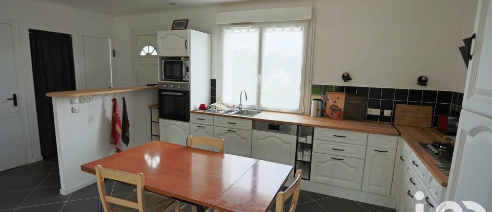 House 4 rooms of 86 m² in Lusanger (44590)