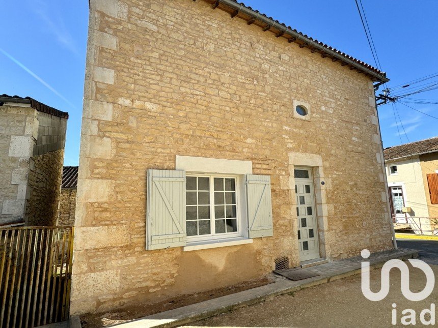 Maison 4 pièces de 62 m² à Ruffec (16700)