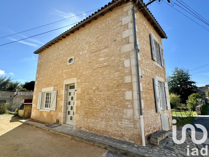 Maison 4 pièces de 62 m² à Ruffec (16700)