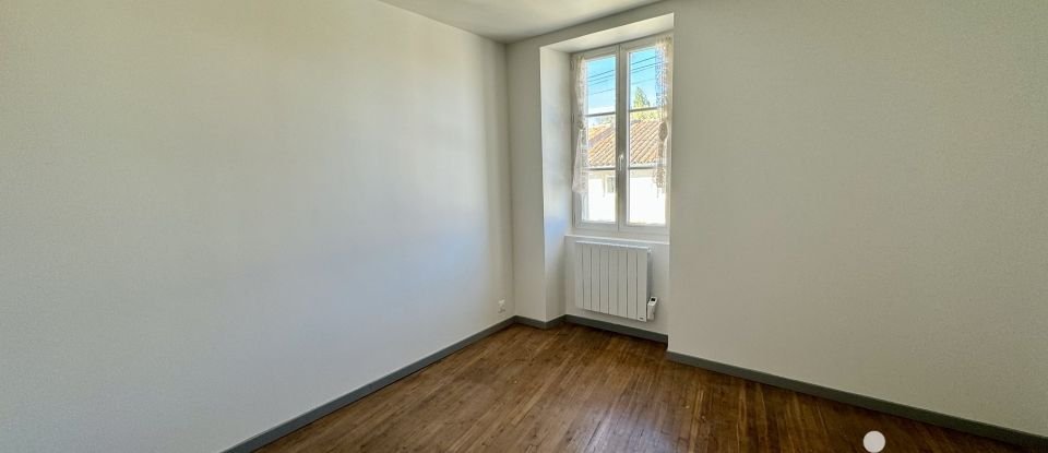 Maison 4 pièces de 62 m² à Ruffec (16700)