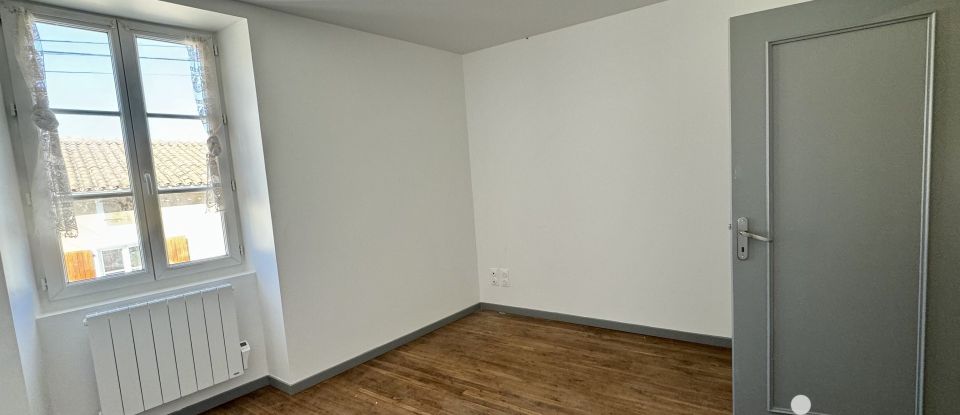 Maison 4 pièces de 62 m² à Ruffec (16700)