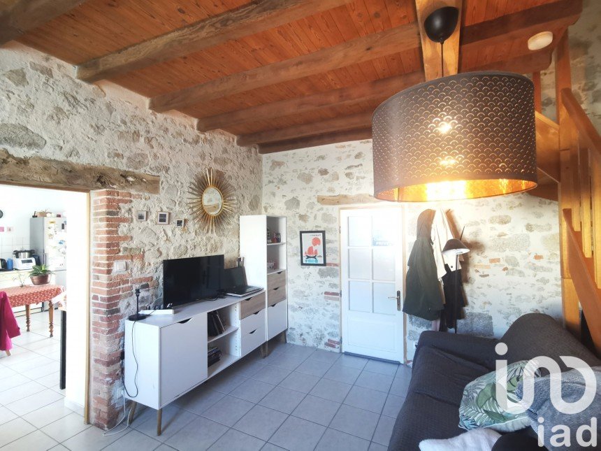 Traditional house 5 rooms of 77 m² in Bellevigny (85170)