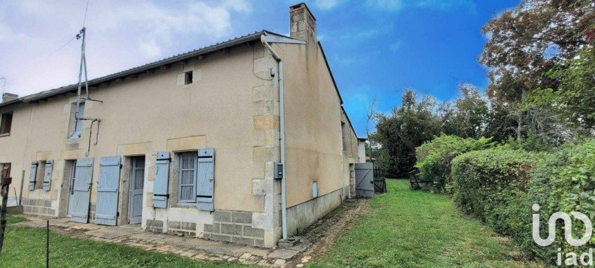 Country house 2 rooms of 40 m² in Fleuré (86340)