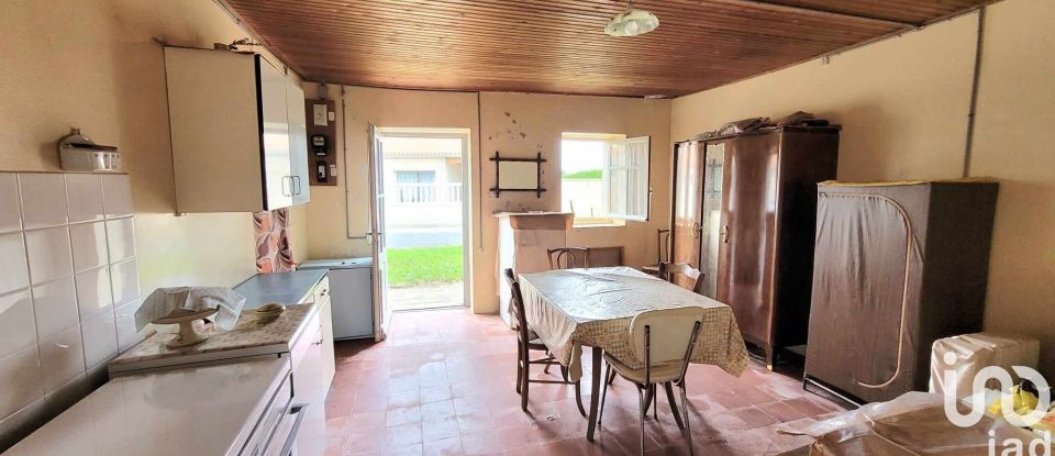 Country house 2 rooms of 40 m² in Fleuré (86340)