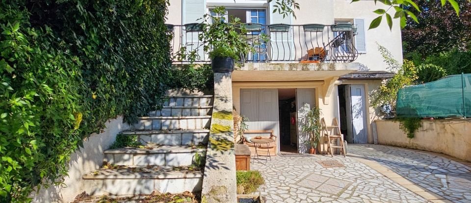 Maison 8 pièces de 198 m² à Vaux-sur-Seine (78740)