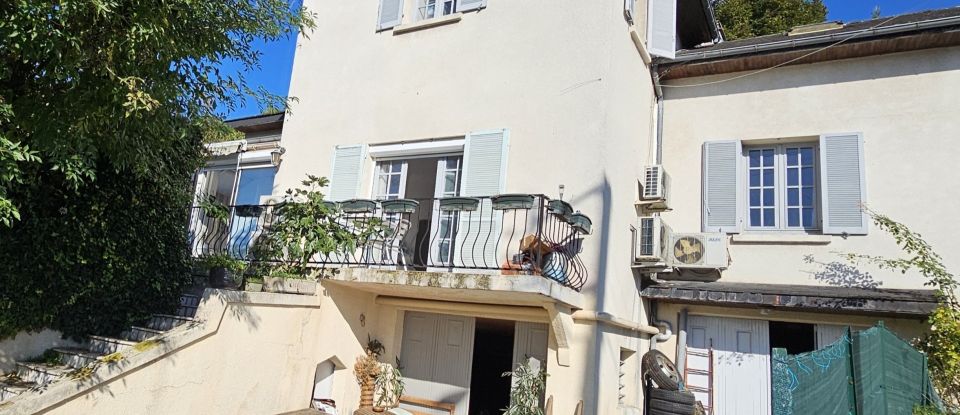 House 8 rooms of 198 m² in Vaux-sur-Seine (78740)