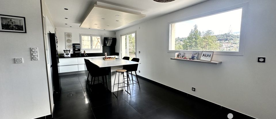 Maison 6 pièces de 153 m² à Saint-Genest-Lerpt (42530)