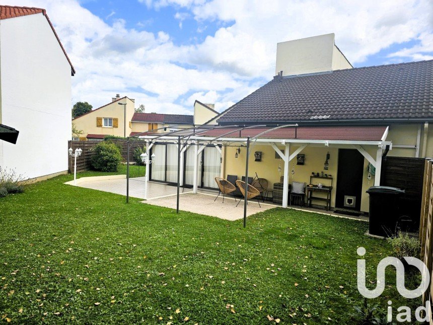 Maison traditionnelle 6 pièces de 130 m² à Savigny-le-Temple (77176)