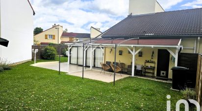 Maison traditionnelle 6 pièces de 130 m² à Savigny-le-Temple (77176)