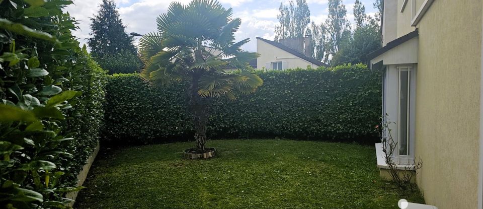 Maison traditionnelle 6 pièces de 130 m² à Savigny-le-Temple (77176)