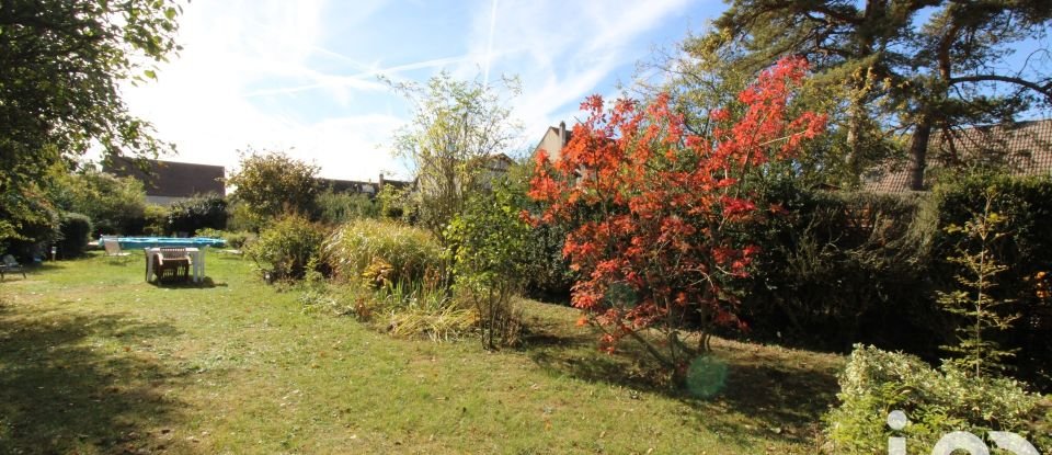 Maison traditionnelle 5 pièces de 130 m² à Lumigny-Nesles-Ormeaux (77540)