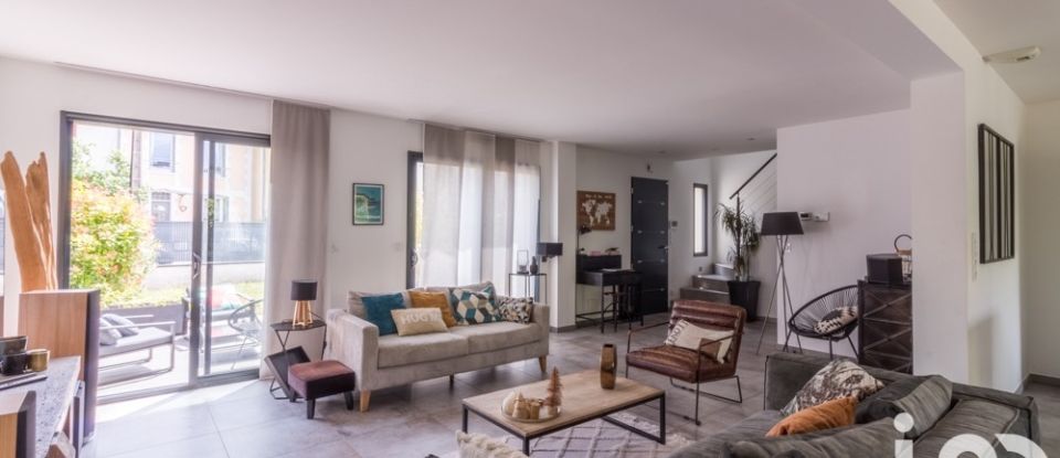 Maison 6 pièces de 149 m² à Carrières-sur-Seine (78420)