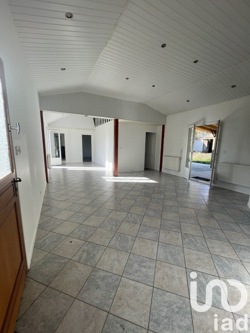 Traditional house 5 rooms of 96 m² in Olonne-sur-Mer (85340)