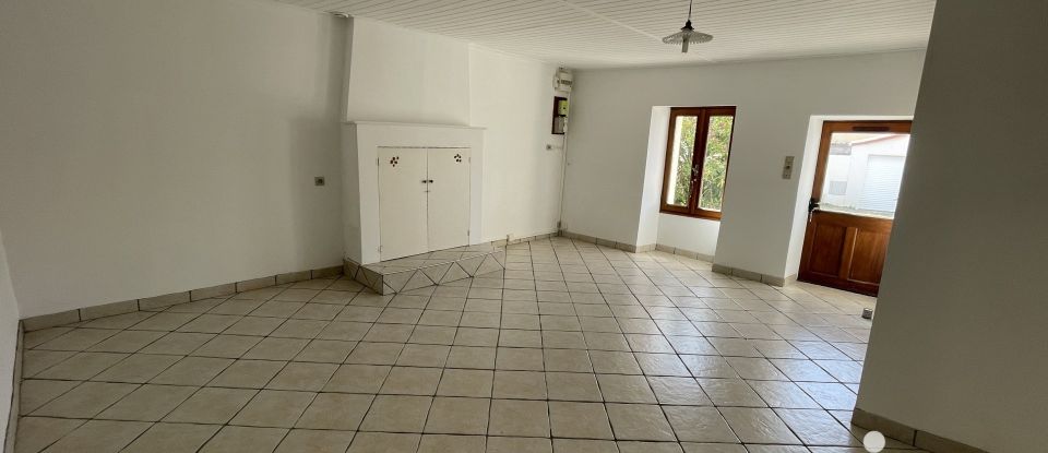 Longère 4 pièces de 81 m² à - (85340)