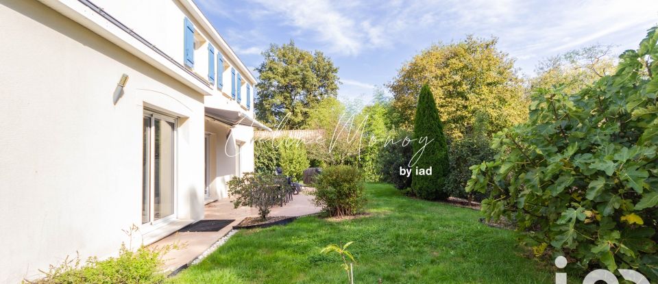 Maison 8 pièces de 174 m² à La Roche-sur-Yon (85000)