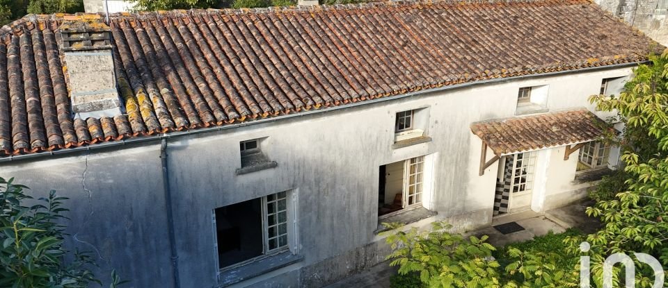 Maison de village 5 pièces de 117 m² à Tourriers (16560)