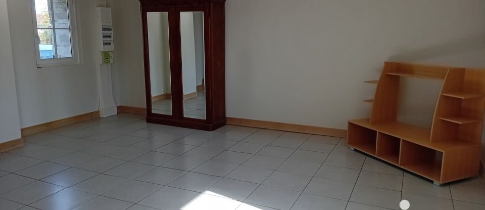 Maison 3 pièces de 81 m² à Houssay (41800)