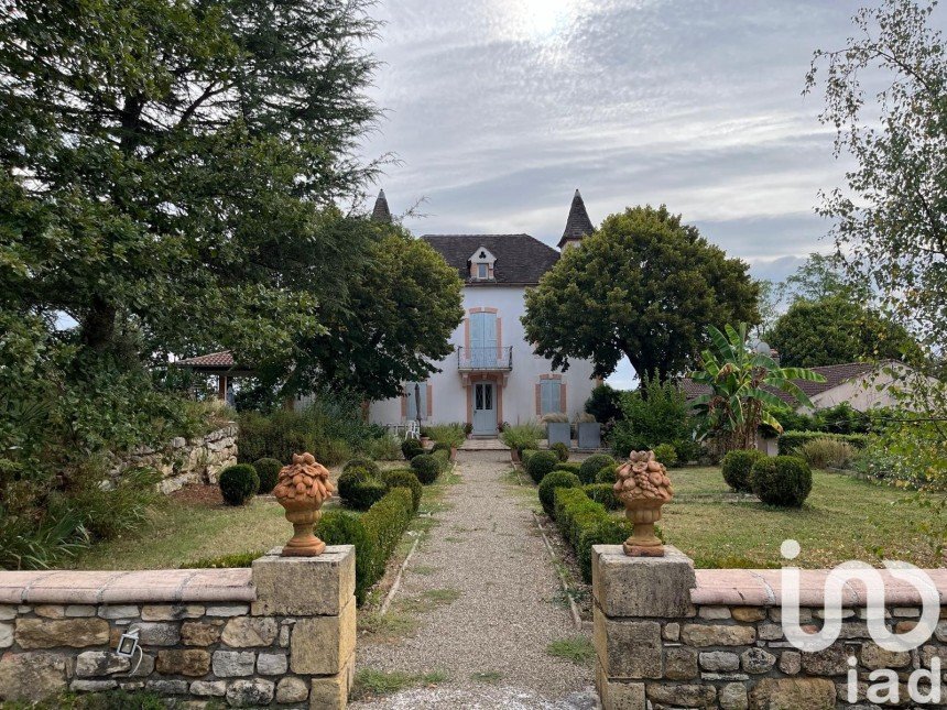 Estate 7 rooms of 255 m² in Puy-l'Évêque (46700)