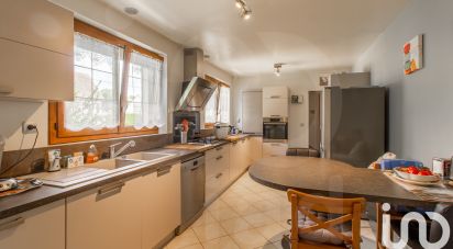 Maison traditionnelle 7 pièces de 194 m² à Cambronne-lès-Clermont (60290)