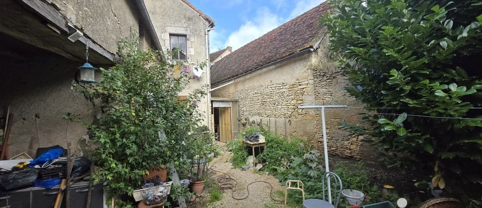 Village house 5 rooms of 157 m² in Béthines (86310)