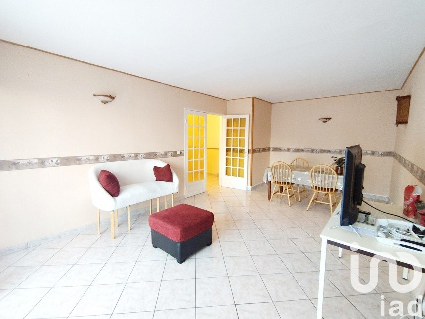 Apartment 4 rooms of 86 m² in Les Ulis (91940)