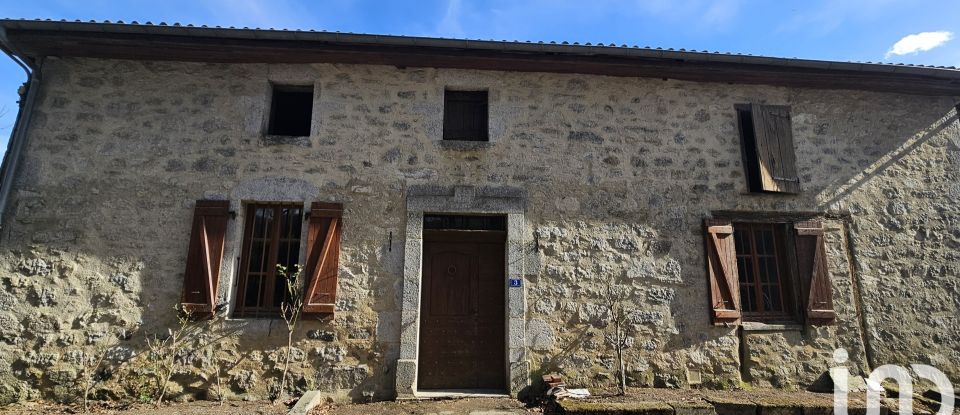 Maison 4 pièces de 95 m² à Labesserette (15120)