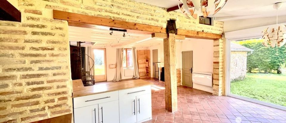 Maison 6 pièces de 130 m² à La Chapelle-d'Aligné (72300)