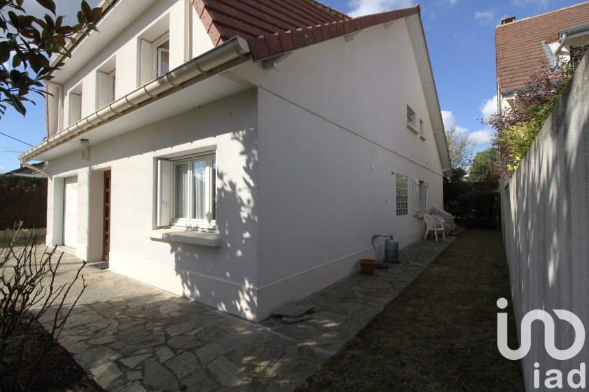 Traditional house 6 rooms of 192 m² in Villecresnes (94440)