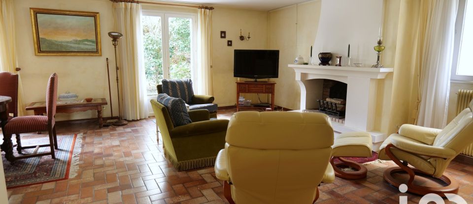 Traditional house 6 rooms of 192 m² in Villecresnes (94440)