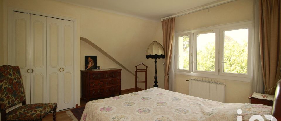 Traditional house 6 rooms of 192 m² in Villecresnes (94440)