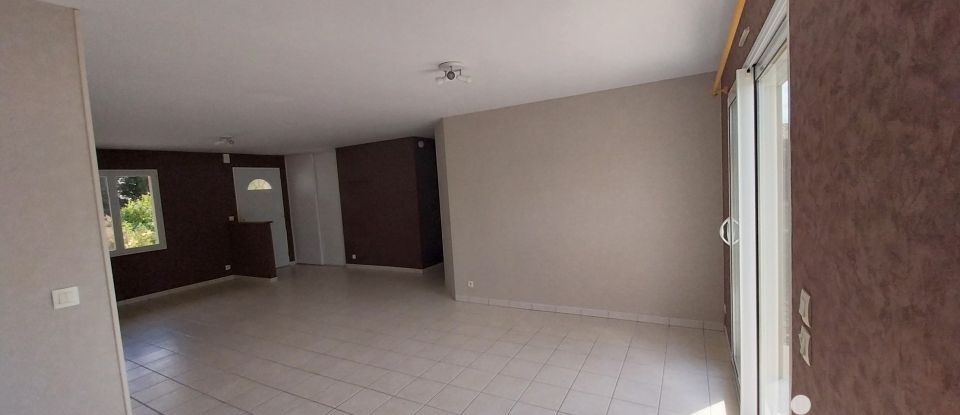 Maison 4 pièces de 90 m² à Sillars (86320)