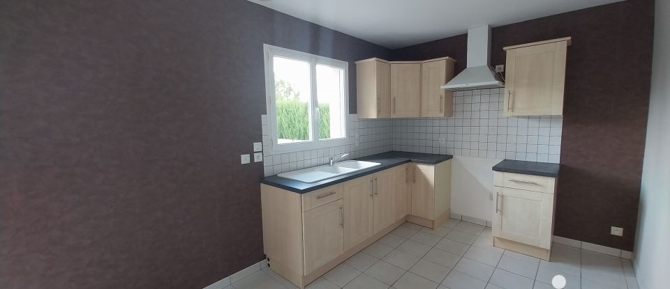 Maison 4 pièces de 90 m² à Sillars (86320)