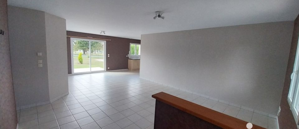 Maison 4 pièces de 90 m² à Sillars (86320)