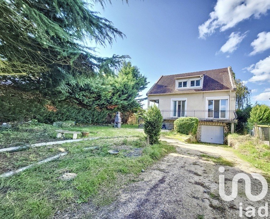 Maison traditionnelle 5 pièces de 123 m² à Oulins (28260)