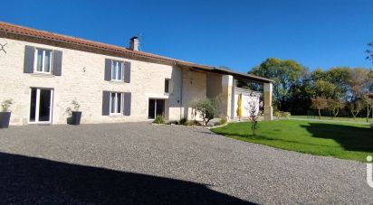 Maison 7 pièces de 250 m² à Les Touches-de-Périgny (17160)