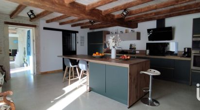 Maison 7 pièces de 250 m² à Les Touches-de-Périgny (17160)