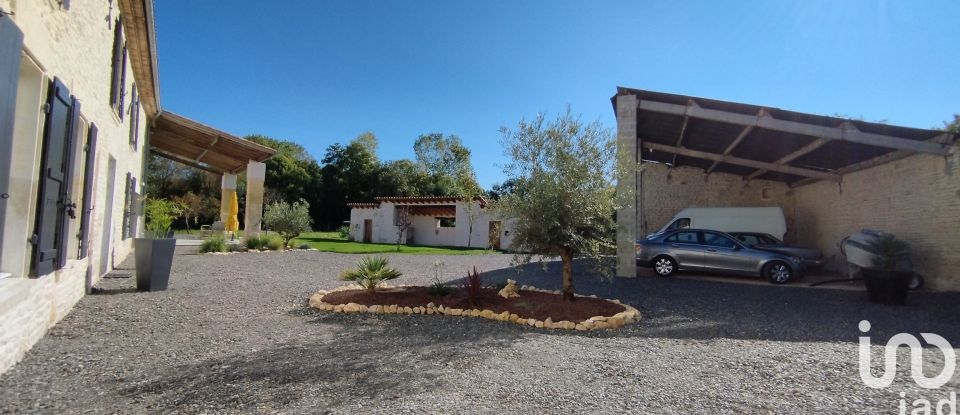 Longère 7 pièces de 250 m² à Les Touches-de-Périgny (17160)