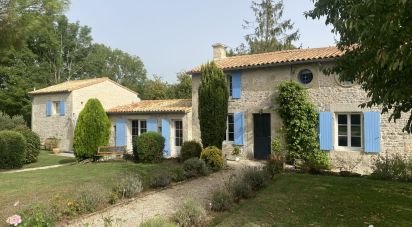 House 8 rooms of 220 m² in La Crèche (79260)