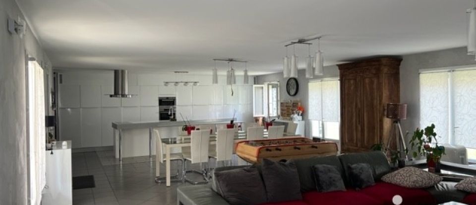 House 6 rooms of 212 m² in Bonzac (33910)