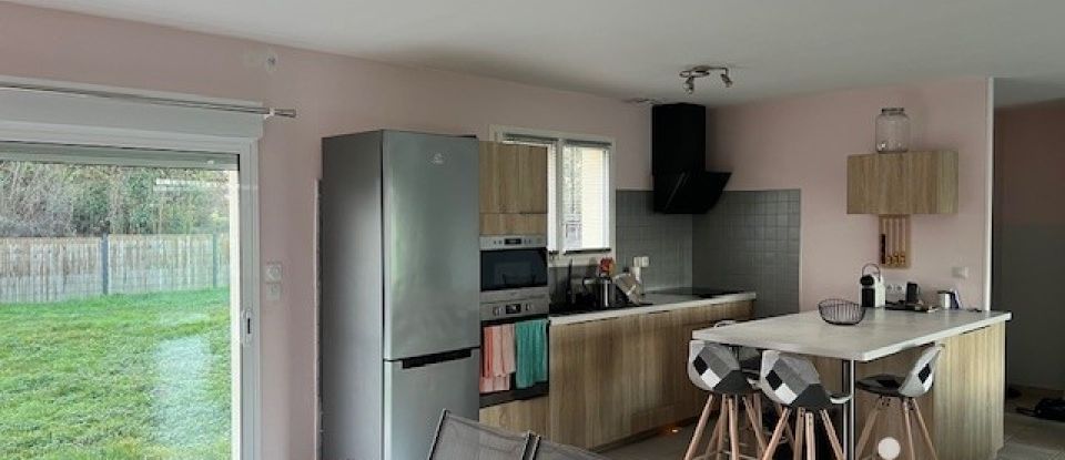 Maison 4 pièces de 96 m² à Laruscade (33620)