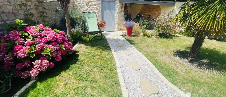 Traditional house 5 rooms of 145 m² in La Rochelle (17000)